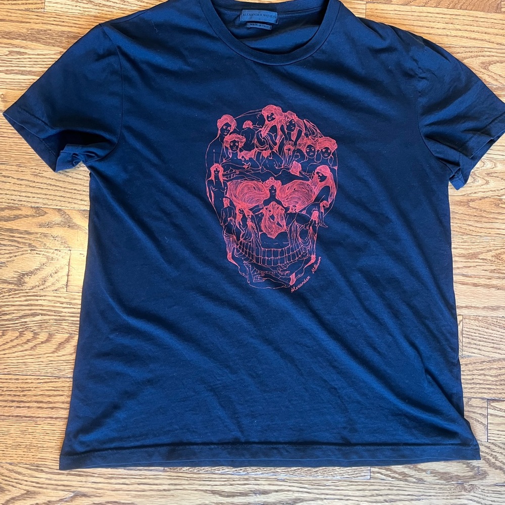 Alexander McQueen Black T-Shirt with Red Skull Design